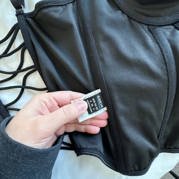 Black corset - Picture 2 of 4